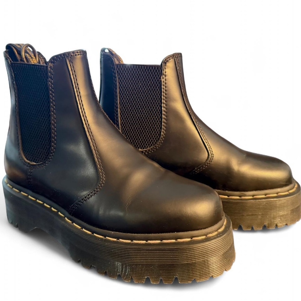 Dr. Martens 2976 Smooth Leather Platform Chelsea Boots Quad Platform US W size 6